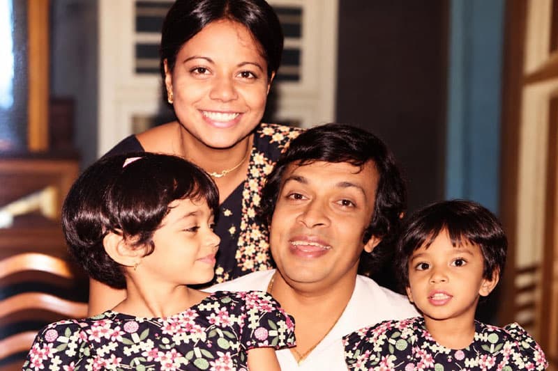 'දැන් නංගිට යන්න දෙන්න තාත්තේ...' – ඉන්දිරාගේ 50 වැනි ජන්ම දිනයේ කරු ජයසූරිය ලියූ සංවේදී මතකාවර්ජනය