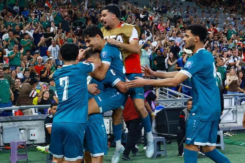 මැද පෙරදිග යුද ගිනිදැල් මැද ලෝක කුසලාන පාපන්දු සුදුසුකම් ලැබූ ‘මෙසපොටේමියාවේ සිංහයන්’ට රජ සැප