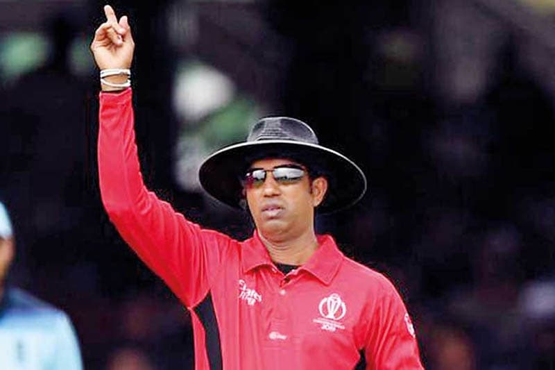 සම්මත නීතියට පටහැනිව බංග්ලාදේශයට DRS ලබා දුන්නැයි කුමාර් ධර්මසේනට එරෙහිව පාකිස්තානයෙන් පැමිණිල්ලක්