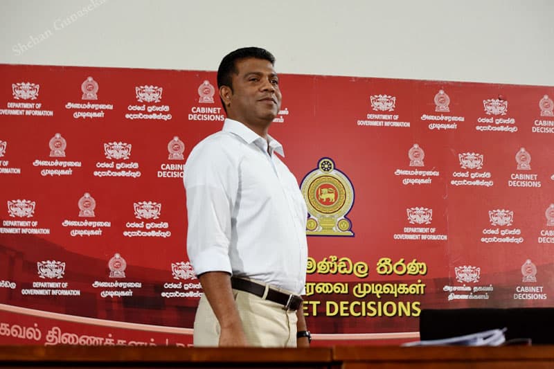 ආණ්ඩුවේ මාධ්‍ය ප්‍රකාශක ජයතිස්සට කැබිනට් තීන්දු දැනුම් දීම ප්‍රශ්නයක් වෙලා ද? | කුසල් පෙරේරා