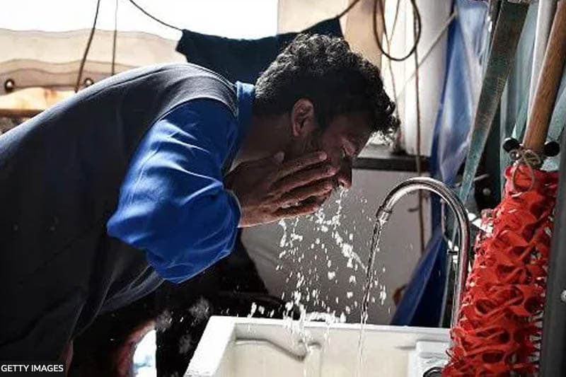 යුරෝ සොයා නීතිවිරෝධීව ඉතාලියට: ‘ජීවිතේ නම් කටුකයි, කරන්න දෙයක් නැතිකමට කාගෙන ඉන්නවා’