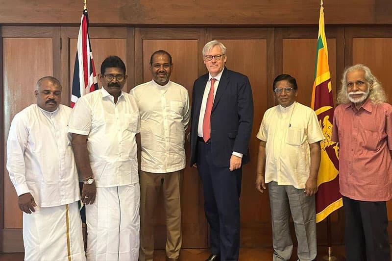 මේ ආණ්ඩුවත් උතුරේ ඉඩම් පවරා ගැනීම ගැන විදෙස් දූත මණ්ඩලවලට කියයි