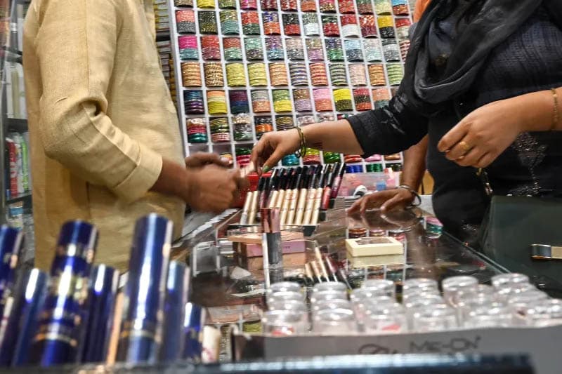 භාවිතයට නුසුදුසු රූපලාවණ්ය නිෂ්පාදන රැසක් වෙළෙඳපොළේ