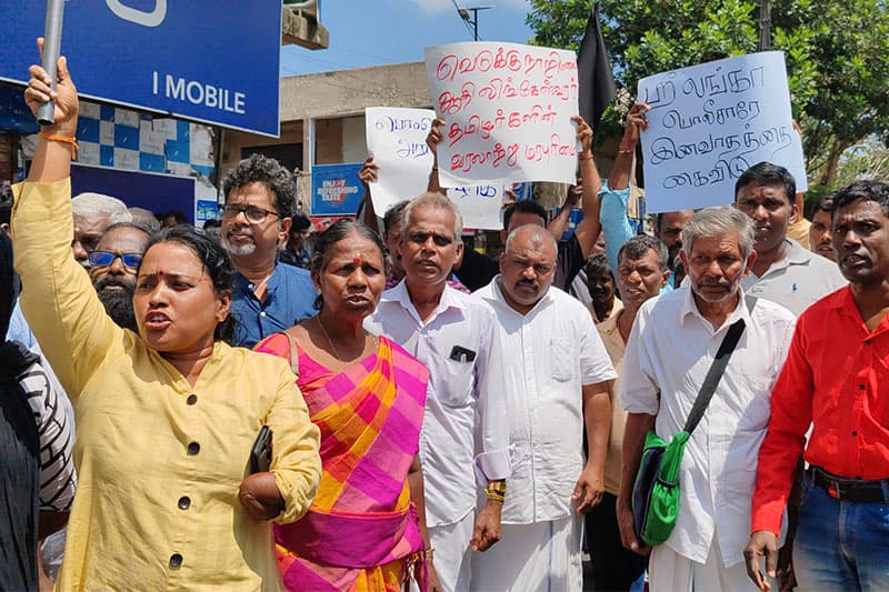   මහාසිවරාත්‍රී පූජා පවත්වද්දී අල්ලා සිරකළ දෙමළ 8ට නිදහස ඉල්ලා දිගටම විරෝධතා
