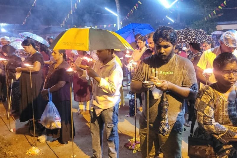 මහවැසි නොතකා දෙමළ මහවිරු සමරු සඳහා උතුරු නැගෙනහිර දහස් ගණනක්