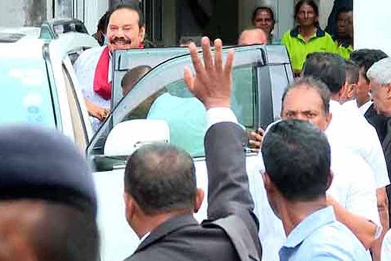 ප්‍රශ්නයක් නෑ! මහින්ද එළියට එයි !!