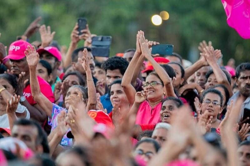 ආණ්ඩුව තීරණාත්මක කඩඉම් තුනක් පසුකරයි - Lankatruth