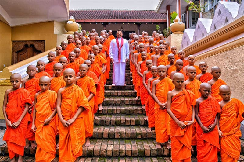 මිනිහෙකුගේ චරිතය - (එරන්ද ගිනිගේ)