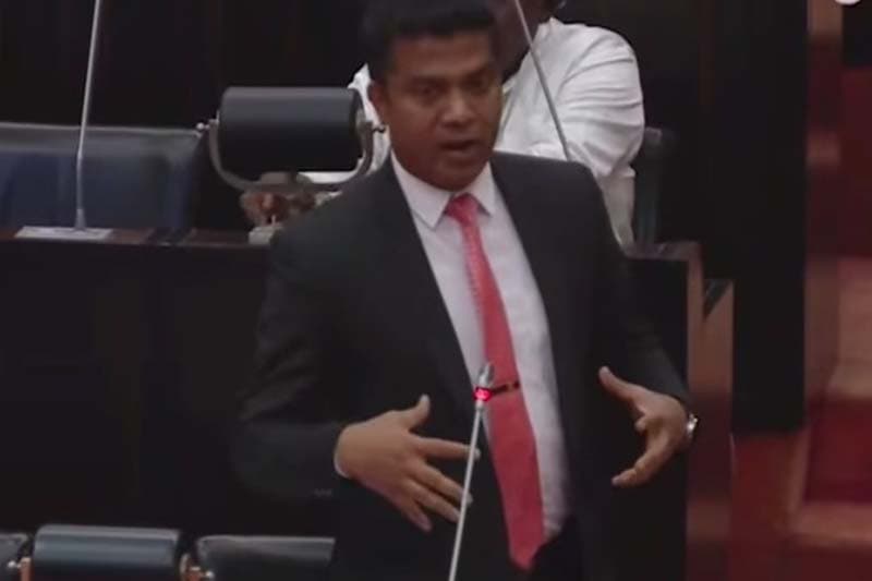 වෛද්‍ය වැඩවර්ජනය අසාධාරණයි ! - 'ඔවුන්ට දෙන්න හිටපු සාකච්ඡාව දෙන්නේ නෑ' : සෞඛ්‍ය ඇමති