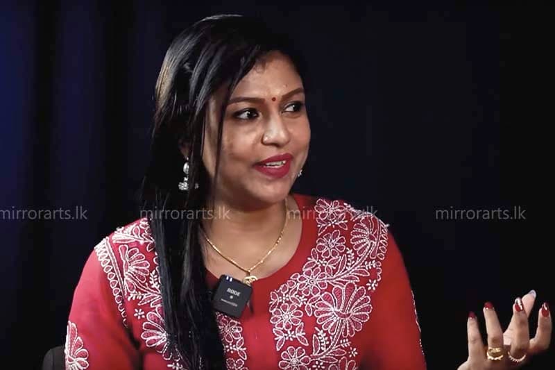 Niranjani Shanmugaraja : කාන්තාවන්ට ජයගන්න අවශ්‍ය පළමු කාරණය තමයි ගැහැනුකම (වීඩියෝ)