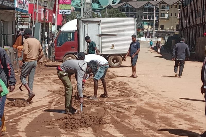 නුවරඑළිය ප්‍රකෘති තත්වයට ගන්නට මෙහෙයුම් ක්‍රියාත්මකයි - සංචාරකයන් ආරක්ෂිතයි