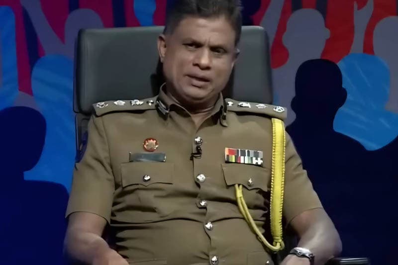 වැලිගම සභාපතිගේ ආරක්ෂාව පැහැර හැරිය බවට චෝදනා ලබන පොලිස් ලොක්කා අතටම ඝාතන පරික්ෂණ