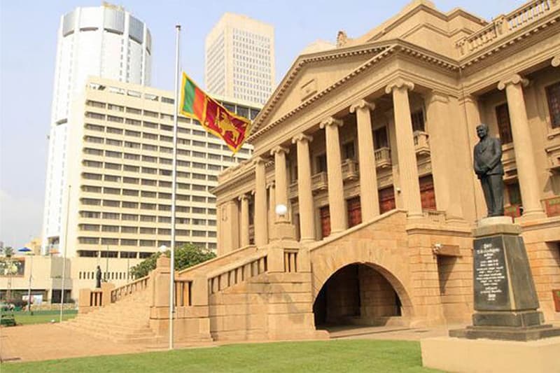 හදිසි අමාත්‍ය මණ්ඩල සංශෝධනයක් - බිමල්ගෙන් වරාය හා ගුවන්සේවා ගැලවේ !