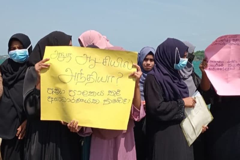 මධ්‍යම ආණ්ඩුව හා පළාත් සභා බලතල පොරයට ත්‍රි'මලයේ ස්වේච්ඡා සෞඛ්‍ය සේවකයෝ බිලි! - වසර 7ක් බඩගින්නේ සේවය කළ 180ක් පාරට බසියි