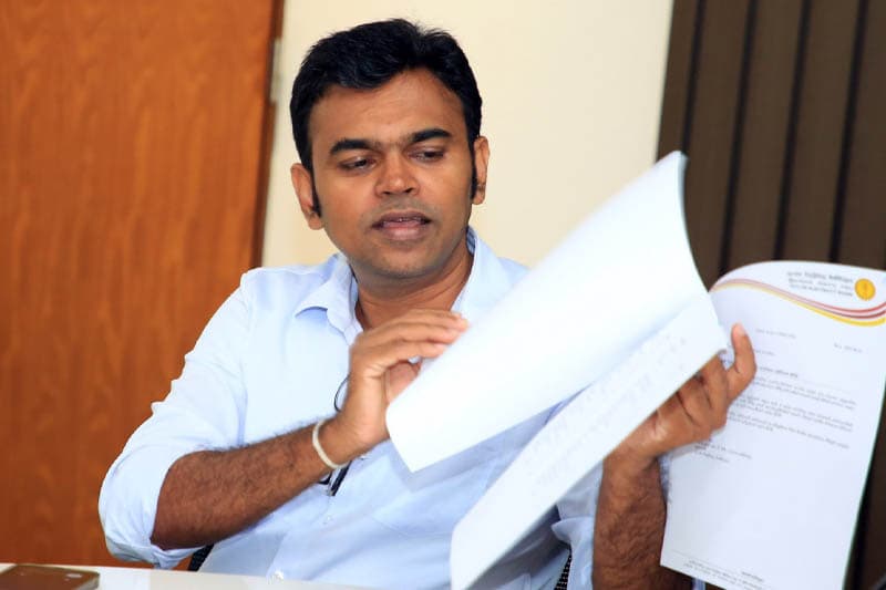 ඇමති සමග ගැටුමක් ! විදුලිබල ක්ෂේත්‍ර ප්‍රතිසංස්කරණ ලේකම් කාර්‍යාංශයේ අධ්‍යක්ෂ ජනරාල් ඉල්ලා අස්වේ