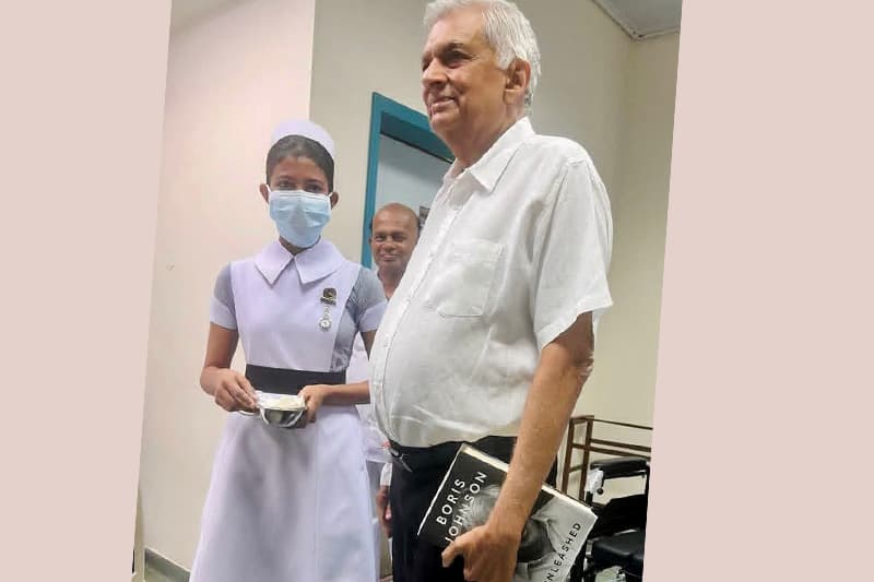හිටපු ජනපති රනිල් වික්‍රමසිංහ ජාතික රෝහලෙන් පිටව යයි