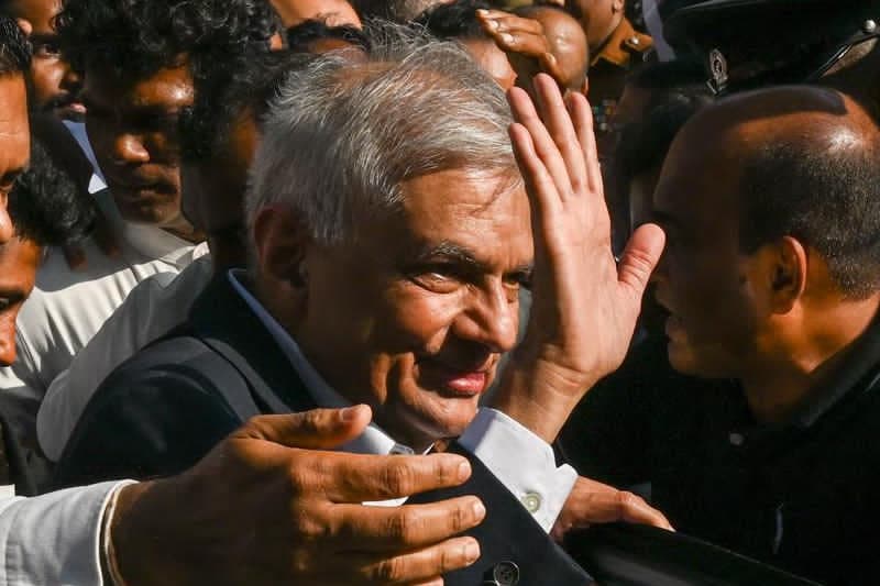 රනිල්ගේ බ්‍රිතාන්‍ය ගමන: ‘රාජ්‍ය’ සහ ‘නිල’ සංචාර අතර වෙනස වුල්වර්හැම්ප්ටන් විශ්වවිද්‍යාලය පැහැදිලි කරයි