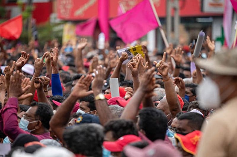 ආණ්ඩුවට ඡන්දය දුන් ජනතාව ඊළඟට මොනවා කරයි ද...? (විඩියෝ)