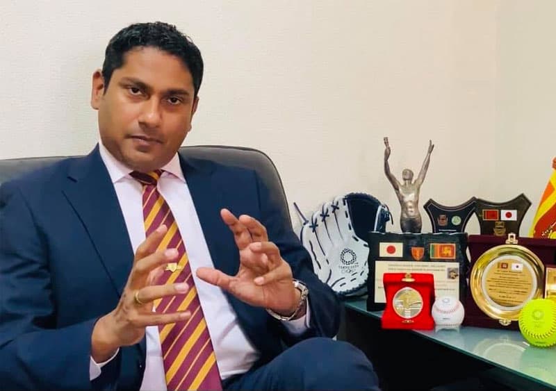 සුජීව විජයනායක : චීනුන්ටත් බේස්බෝල් උගන්වන ශ්‍රී ලාංකිකයා