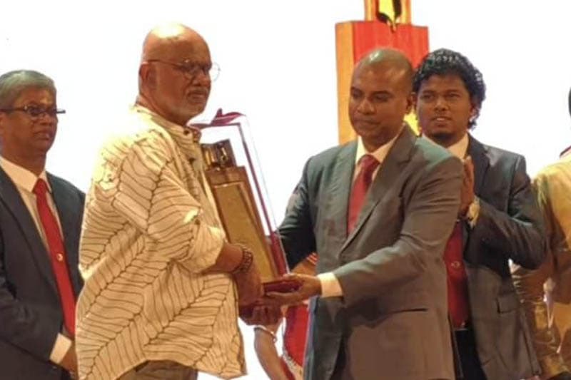 ස්වර්ණ පුස්තක සම්මානය චන්ද්‍රරත්න බණ්ඩාරට