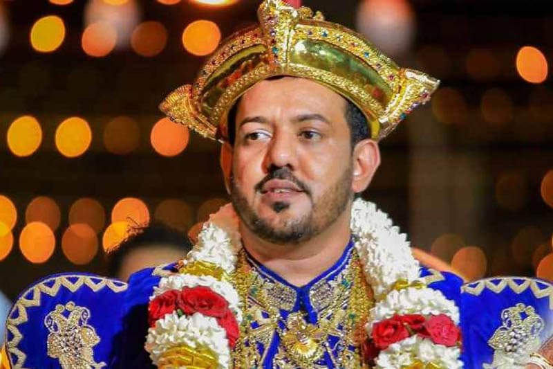 කතරගම දේවාලයේ නව බස්නායක නිලමේ තිළිණ මධුසංඛ