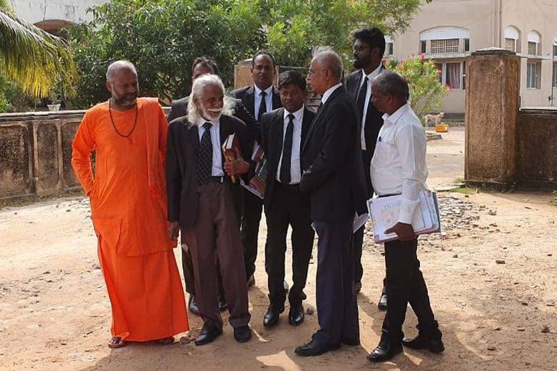 කන්කසන්තුරේ තිස්ස පන්සලේ හාමුදුරුවන්ට විරෝධය පෑ තිහකට ඇප