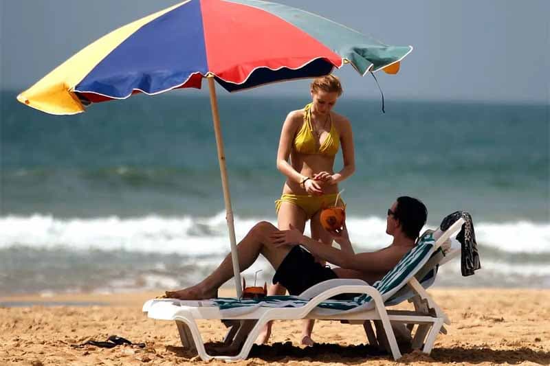 සංචාරකයන් ගේ වර්ධනයක් ඒත් ආදායම වැටිලා - නොමිලේ දෙනවයි කියූ වීසා කෝ? | Saroj Pathirana