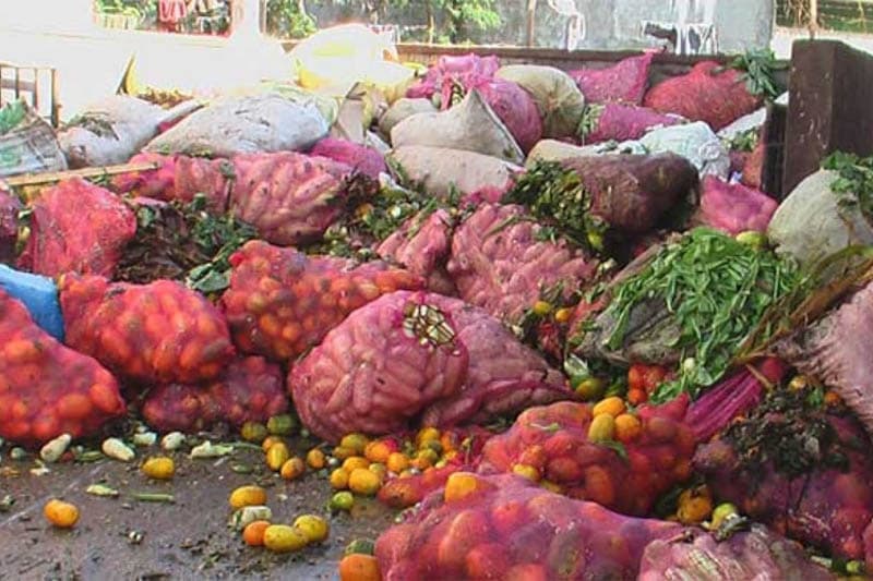 තෙල් අර්බුදය නිසා එළවළු පලතුරු කිලෝ 50,000ක් දිනකට අපතේ