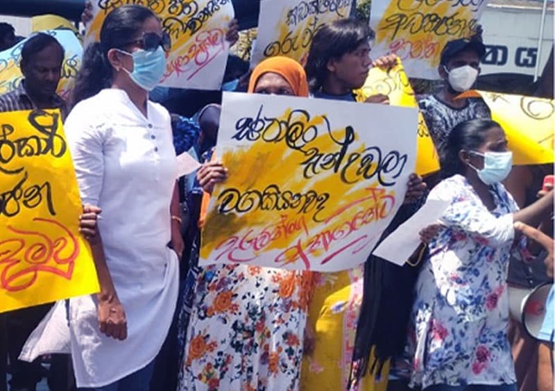 ගුරු සේවය අයාලේ යමින් සිටියි - (නීතිඥ චන්ද්‍රසිරි සෙනෙවිරත්න)