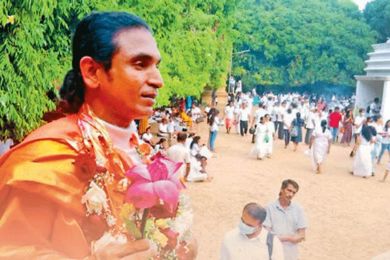 නයි නෙයියාඩගමින් පසු කැලණි පුදබිමේ දී රඟ දැක්වුණු 'අවලම්' කිතේශ්වර කෝලම