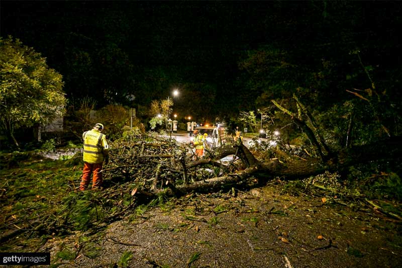 ප්‍රංශයට සහ බ්‍රිතාන්‍යයට බලපා ඇති හිම කුණාටු තත්ත්වය දරුණු අතට