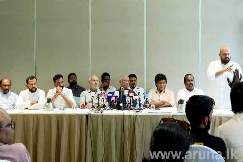 මාලිමා ආණ්ඩුවේ 'වසරේ ඡන්ද පොරොන්දුව' ඉල්ලා දෙමළ-මුස්ලිම් පක්ෂ 6ක් එකම වේදිකාවකට!