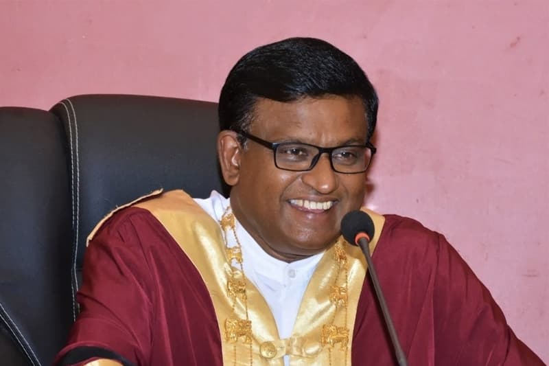 හම්බන්තොට හිටපු නගරාධිපති එරාජ් ප්‍රනාන්දු බම්බලපිටියේදී හිටිහැටියේ මියයයි
