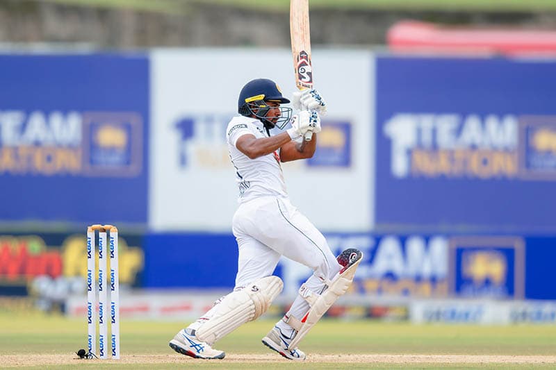 කමිඳු ගෙන් වාර්තාගත ශතකයක් හා කුසල් ගෙන් අර්ධ ශතකයක්