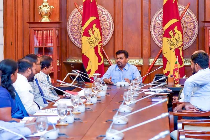 ජනපති සහ ලංවිම ඉංජිනේරු වෘත්තීය සමිති නියෝජිතයන් අතර හමුවක්