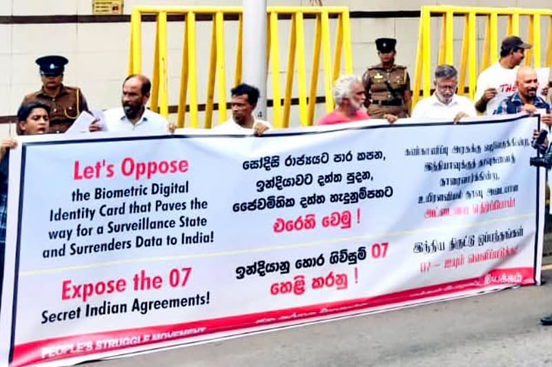 ජෛවමිතික හැඳුනුම්පතට එරෙහිව ඉන්දීය මහ කොමසාරිස් කාර්යාලය ඉදිරිපිට විරෝධතාවයක්