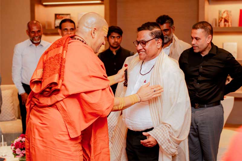 ඉන්දියාවේ ප්‍රකට අධ්‍යාත්මික නායක ස්වාමි කයිලාසනන්ද ගිරි ජි මහරාජ් අමාත්‍ය විජිත හමුවෙයි