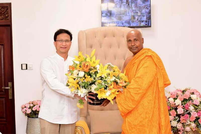 සිරි සමන්තභද්‍ර හිමියන්ගේ ජන්ම දිනයට මහින්ද රනිල් ඇතුළු දේශපාලඥයින් රැසක්
