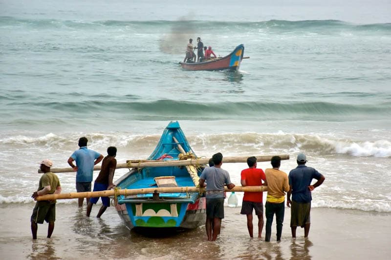 හෙට ඉන්දියාවට කඩාවදින සුළි කුණාටුව