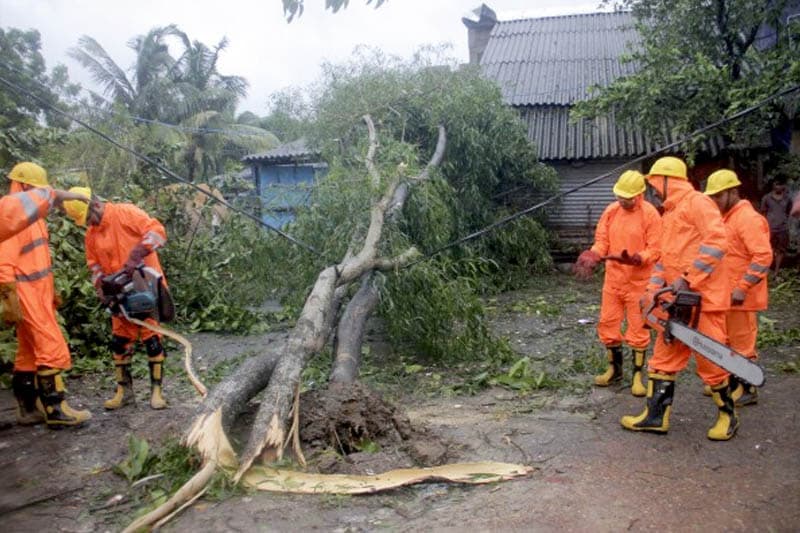 දානා සුළි කුණාටුව පෙරදිග ඉන්දියාවට කඩාවදී
