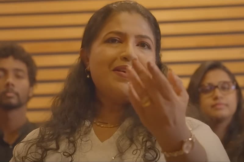 පහෙන් පහට එන අය ගැන සැකයි මට...