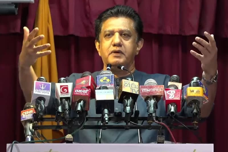දකුණ, වම පිළිබඳ ව ගැඹුරින් කියවිය යුතුයි - චරිත හේරත්