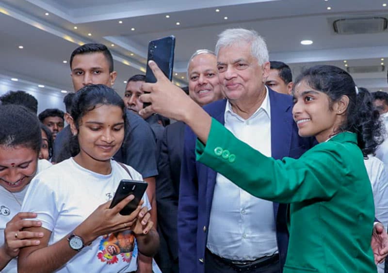 ලංකාවට ආයෙත් රනිල් මඟහැරෙයි ද? - (වීඩියෝ)