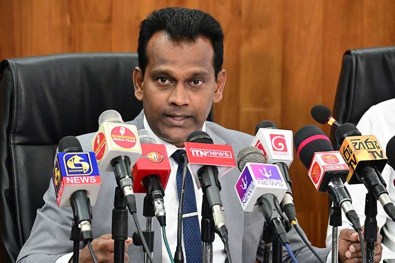 'ගුවන් තොටුපලේ ඉඩ මදි ! - මේ වසරේ සංචාරකයන් ලක්‍ෂ 30ක් ගේන්න බැරිවෙනවා'