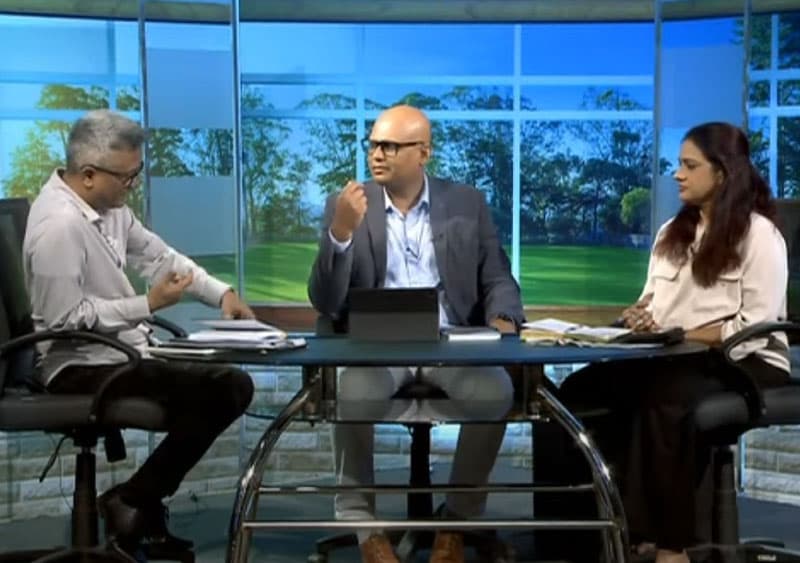 දීප්ති සමග පත්තරෙන් එහා - (එරන්ද ගිනිගේ)