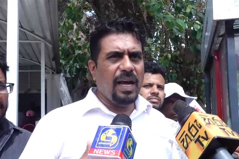 ආණ්ඩුව, පෞද්ගලික දේපළකට බලහත්කාරයෙන් ඇතුළු වී එම දේපළ පැහැර ගත්තා - දුමින්ද නාගමුව