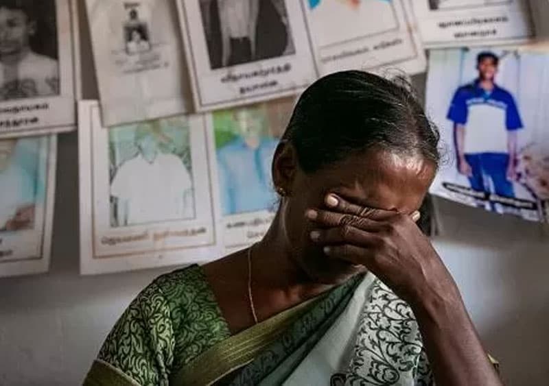 කඳුළු විලක තනිව දරුවන් සොයන අම්මාවරු