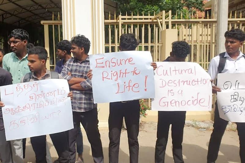 උතුරේ බලහත්කාරයෙන් විහාරයක් ඉදිකළ හිමිනමකට නාහිමි පදවියක්