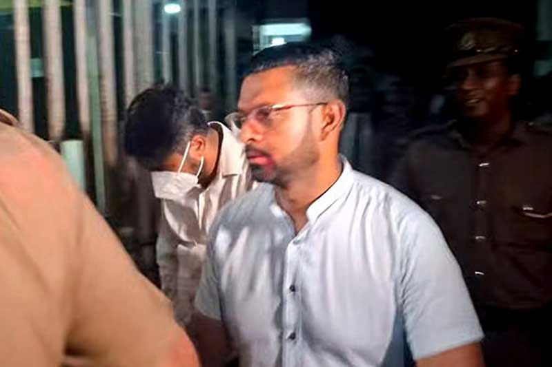 ඇප කොන්දේසි සපුරා චරිත අබේසිංහ නිදහස් වෙයි!