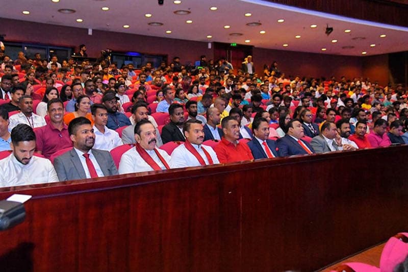පොහොට්ටුවේ පරිණාමීය මොහොත - (එරන්ද ගිනිගේ)